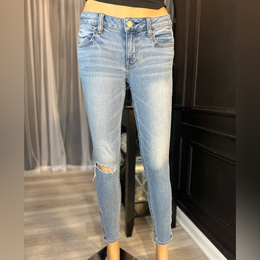 American Eagle Outfitters Light Blue Skinny Jeans